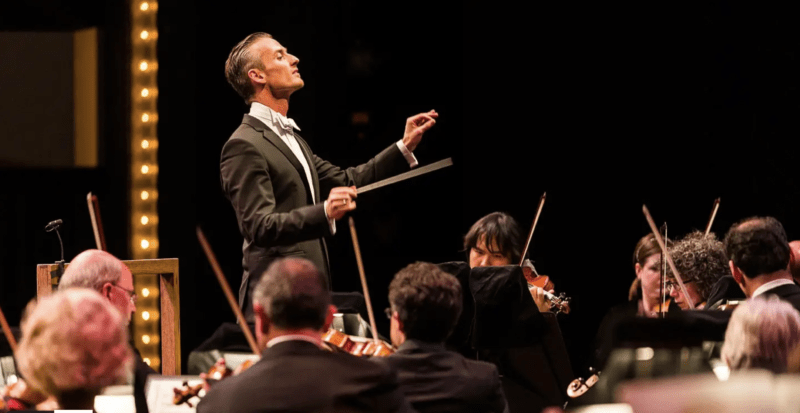 Music Director Alexander Shelley conducts the NAC Orchestra