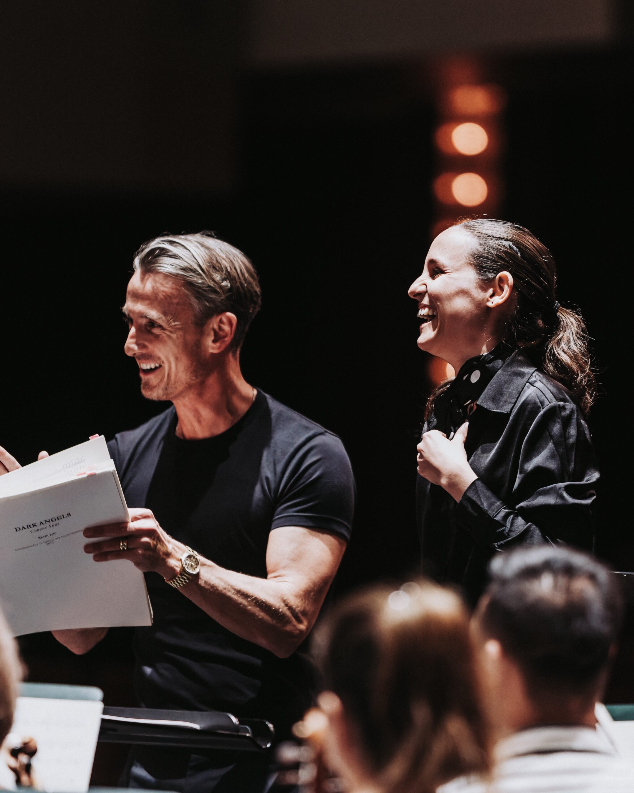 Alexander Shelley in rehearsal with a NACO Mentorship participant